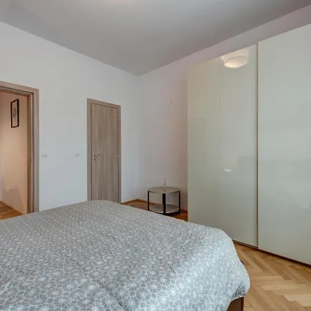 Luxury Retreat - Tudor Arghezi 26 - Square Apartament